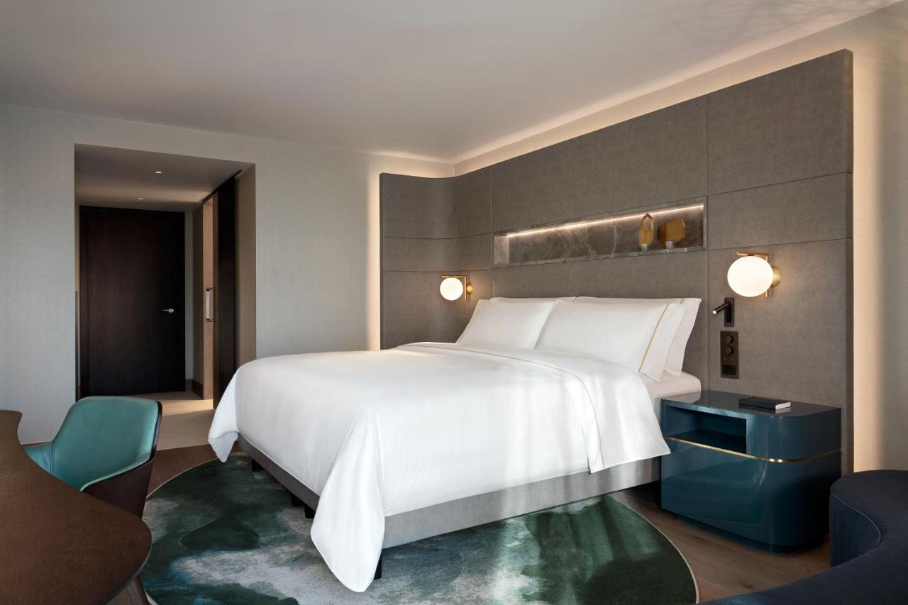 The Westin London City Exterior photo A bedroom at the hotel