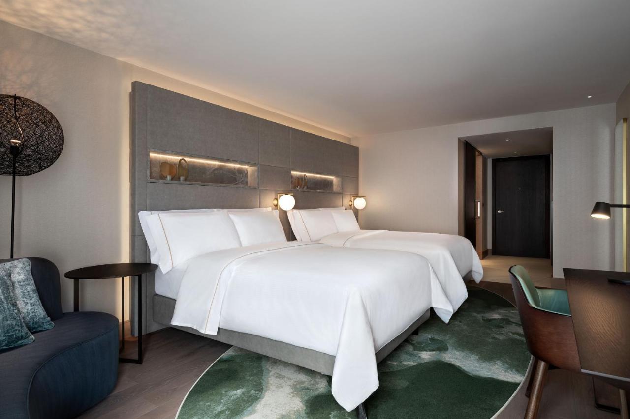 The Westin London City Exterior photo Deluxe room
